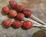 Foto langkah ke 3 dari resep Tanghulu Stroberi.