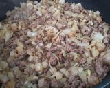 A picture of step 2 of Black Pepper Ground Beef with Onions.