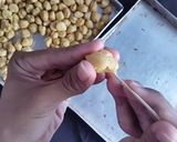 Foto langkah ke 7 dari resep Kue Soes Kering isi Coklat Kres Kres Lumer by PKK.