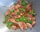 รูปขั้นตอนการทำที่ 1 ของ หมูผัดพริกแกง