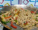 वेज हक्का नूडल्स (Veg hakka noodles recipe in Hindi) रेसिपी चरण 11 फोटो