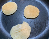 Foto del paso 3 de la receta: Como hacer mini tortitas exprés ¡Mateo cumple 3! 🥞🎉