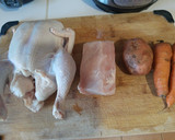 Foto del paso 1 de la receta: Pollo asado al carbón con filete de cerdo, papa y zanahoria