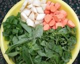 Foto langkah ke 1 dari resep Bubur Manado Simple.