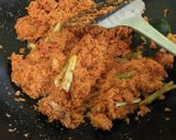 Foto langkah ke 5 dari resep Serundeng Ikan Pedas.