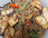 Foto langkah ke 3 dari resep Tumis Bihun Jamur Kuping.