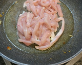 Foto del paso 2 de la receta: Crepes de pollo, cebolla y nata
