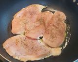 Foto del paso 1 de la receta: Pechuga de pollo a la toscana sin crema de leche con spaghetti al nero di seppia