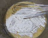 Foto langkah ke 3 dari resep Bolu Pisang Kukus Takaran Sendok Tanpa Mixer.