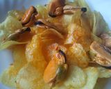 Foto del paso 1 de la receta: Aperitivos, patatas fritas artesanas y mejillones en escabeche