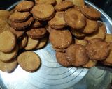 A picture of step 7 of Meethi mathris.