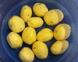 Foto langkah ke 1 dari resep Kering Kentang Pedas manis a.k.a Kentang Mustofa (tahan 1 mgg).