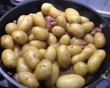 Une image de l'étape 10 de Pommes grenailles au lardons et marinade au vin rouge.