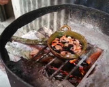 Foto del paso 2 de la receta: SHOBETHA (Mole negro de camarones)