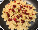 Masni tészta (farfalle) carbonara mártással recept fázis 5 fotója