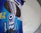 A picture of step 2 of Instant Oreo Shake.
