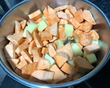 Foto del paso 3 de la receta: Magret de pato con reducción de su jugo y puré de boniato