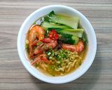 Hình bước làm 3 của món Mì gói nấu tôm tươi