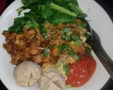 Foto langkah ke 5 dari resep Mie Ayam Bakso bumbu simpel.