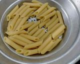 A picture of step 3 of White Sauce Penne Pasta.