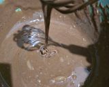 Foto langkah ke 4 dari resep Kue Sarang Laba Laba Coklat.