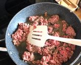 A picture of step 1 of Hamburger soup.