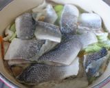 A picture of step 3 of Healthy & easy sea bass miso soup.