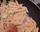 Foto del paso 11 de la receta: Pasta con zapallito italiano y sus flores