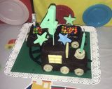 Foto del paso 5 de la receta: Torta de chocolate con forma de tren