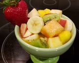صورة لخطوة 1 من وصفة سلطه الفاكهه 🍓🍌🥭🍎🍊🥝