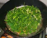 Foto langkah ke 3 dari resep Tumis tahu dan daun ulat ed.
