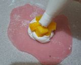 Foto langkah ke 8 dari resep 369. Mochi stroberi isi mangga.