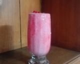 A picture of step 2 of Strawberry milkshake.