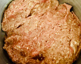 A picture of step 2 of Lumaconi with minced meat in cheese sauce.