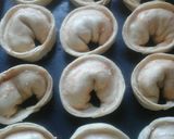 Foto del paso 5 de la receta: Empanadas de huevo, cebolla y queso paraguay