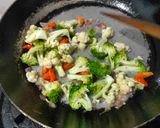 Foto langkah ke 3 dari resep Tumis Pelangi.