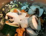 Foto del paso 1 de la receta: Crema de calabacín, champiñones y boniato asado