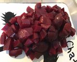 Une image de l'étape 2 de Salade fleur au concombre betteraves rouges et artichauts sauce citron.