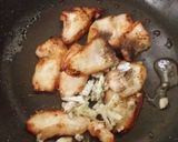 รูปขั้นตอนการทำที่ 2 ของ ข้าวไรซ์เบอร์รี่ไก่ทอดกระเทียมไข่ต้ม
