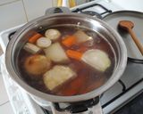 Csirkeaprólék leves - csirkelábból és farhátból recept fázis 4 fotója