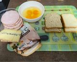 Une image de l'étape 1 de Toasts au rôti de porc.