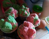 Foto langkah ke 10 dari resep 3. Bolu Kukus Pandan-stoberi (Hijau-Pink) Merekah Sempurna.