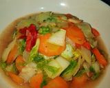 Foto langkah ke 8 dari resep Tumis sawi putih wortel dan sosis.