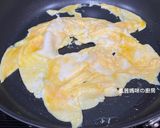 A picture of step 4 of Stir-Fried Eggs with Water Bamboo.