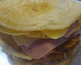Foto del paso 2 de la receta: Torre de panqueques de choclo, jamón y queso
