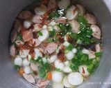 Foto langkah ke 8 dari resep Sop bakso sosis.