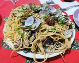 Foto del passaggio 4 della ricetta Spaghetti alle vongole 🍜