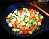 Foto del paso 2 de la receta: Tupper con guiso de coles de bruselas y zanahoria - veggie