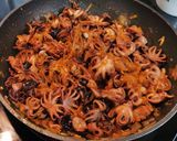 Foto del paso 4 de la receta: Pulpitos encebollados al Pimentón