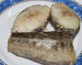 A picture of step 1 of Fresh Cod with Shrimp in Sauce.